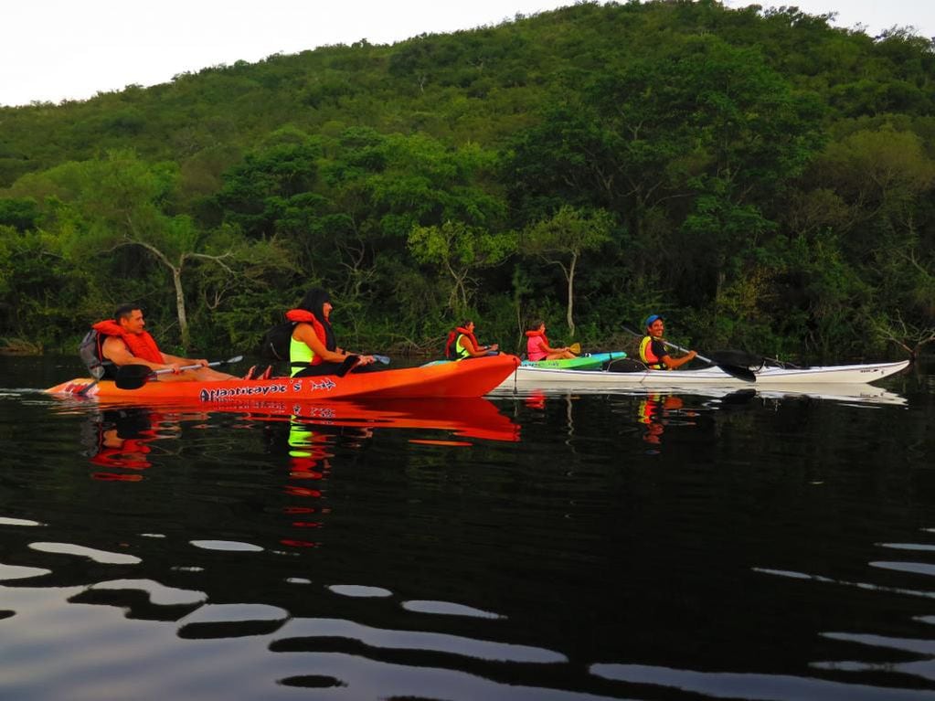 El Dique La Quintana y su propuesta de kayak a la madrugada.