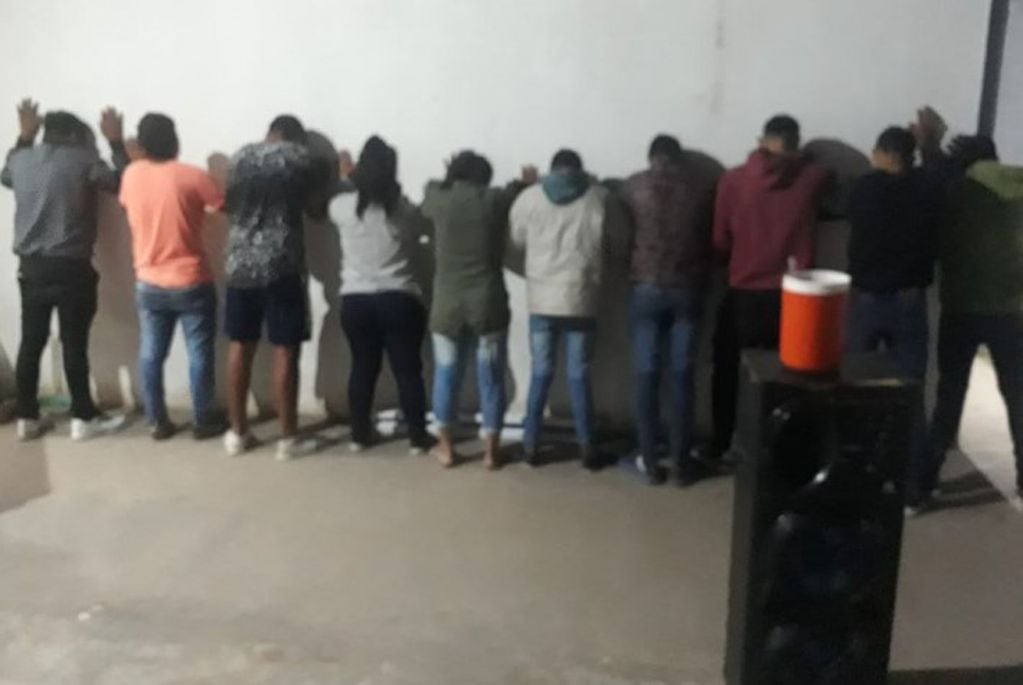 Estaban de fiesta en plena cuarentena y terminaron demorados