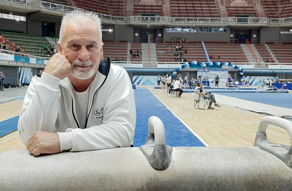 Oscar Sandrín, gimnasta de 63 años con medalla en un Nacional.