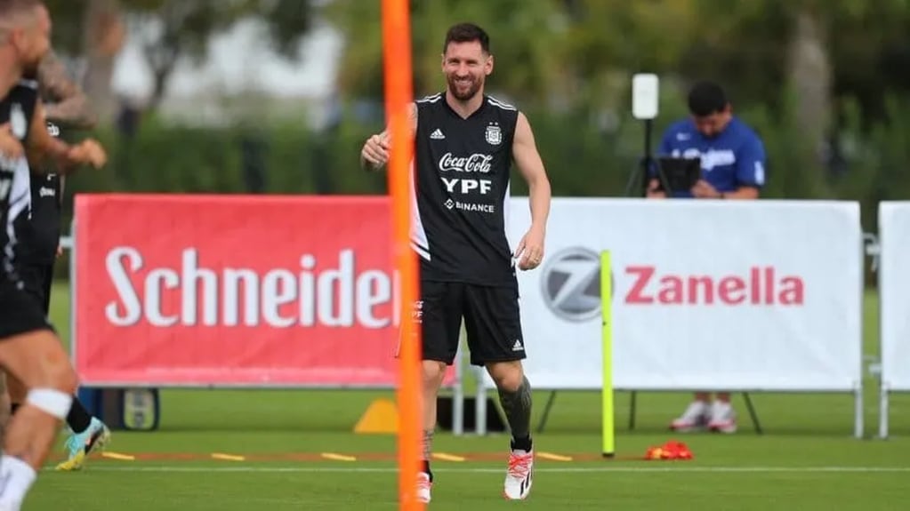 Lionel Messi se mostró feliz con sus compañeros de la Selección Argentina. / Gentileza.