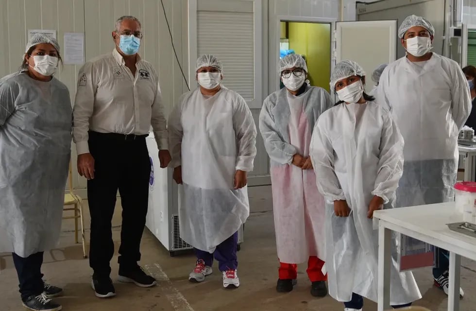 El ministro Gustavo Bouhid dio por iniciada la etapa de vacunación de refuerzo para el personal de la salud y mayores de 60 años en Jujuy.