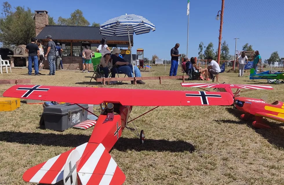 Festival de aeromodelismo en Punta Alta.