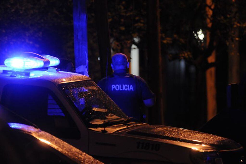 Patrullero policial Rosario de noche