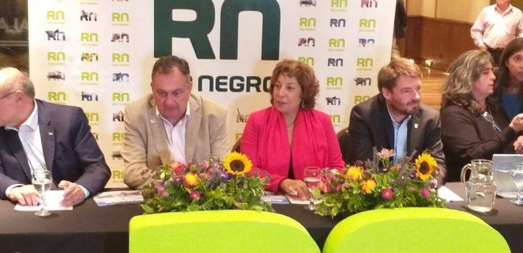 Arabela Carreras y el intendente de Bariloche, Gustavo Gennuso (web).
