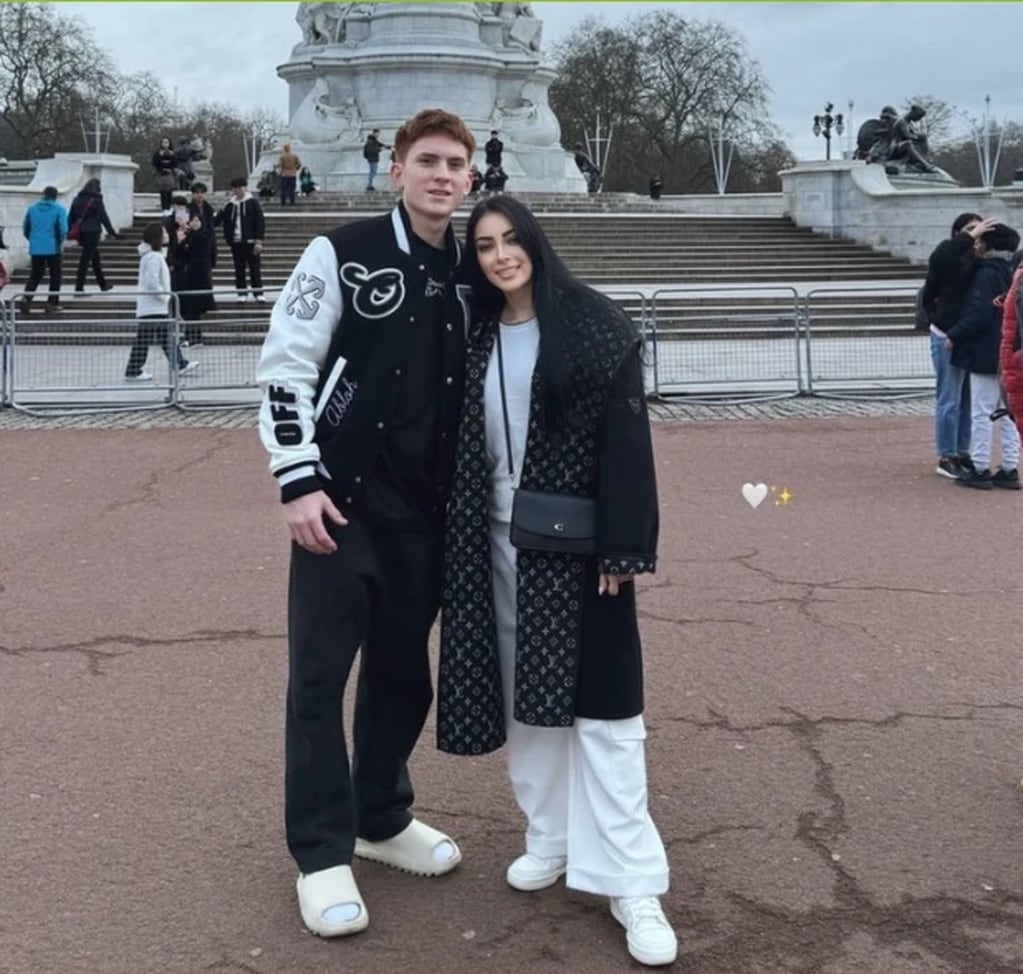 El llamativo look de Valentín “El Colo” Barco y su novia para un romántico paseo por Londres que se hizo viral