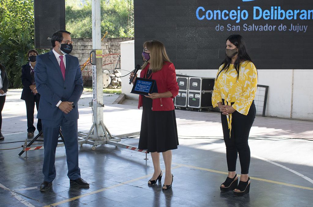 La Lic. Yolanda Canchi, secretaria general de ATSA Jujuy -sindicato que nuclea al personal de enfermería-, agradeció con emotivas palabras el homenaje tributado a las mujeres de Jujuy por parte del Concejo Deliberante.