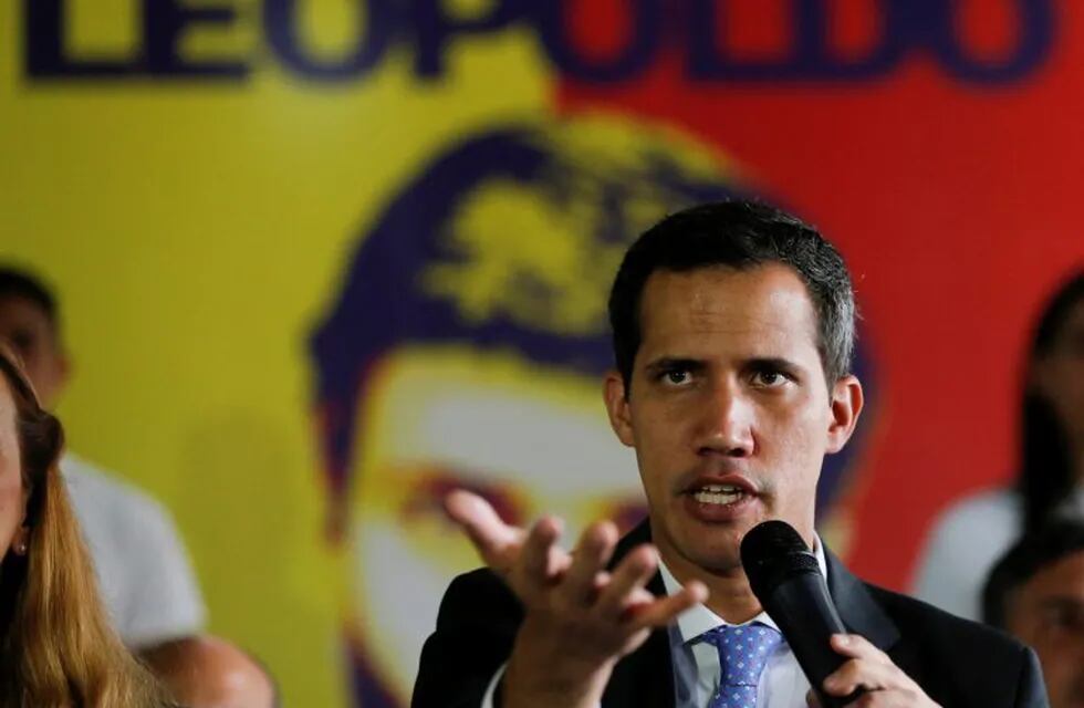 Guaidó se dirige a la frontera con Colombia para buscar ayuda humanitaria. (AP)