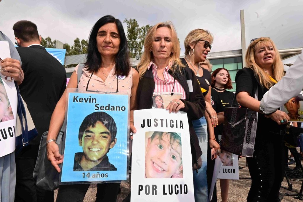 Las madres de Kevin Sedano y Ángeles Rawson, presentes en La Pampa durante la sentencia por el crimen de Lucio Dupuy (Foto Clarín)