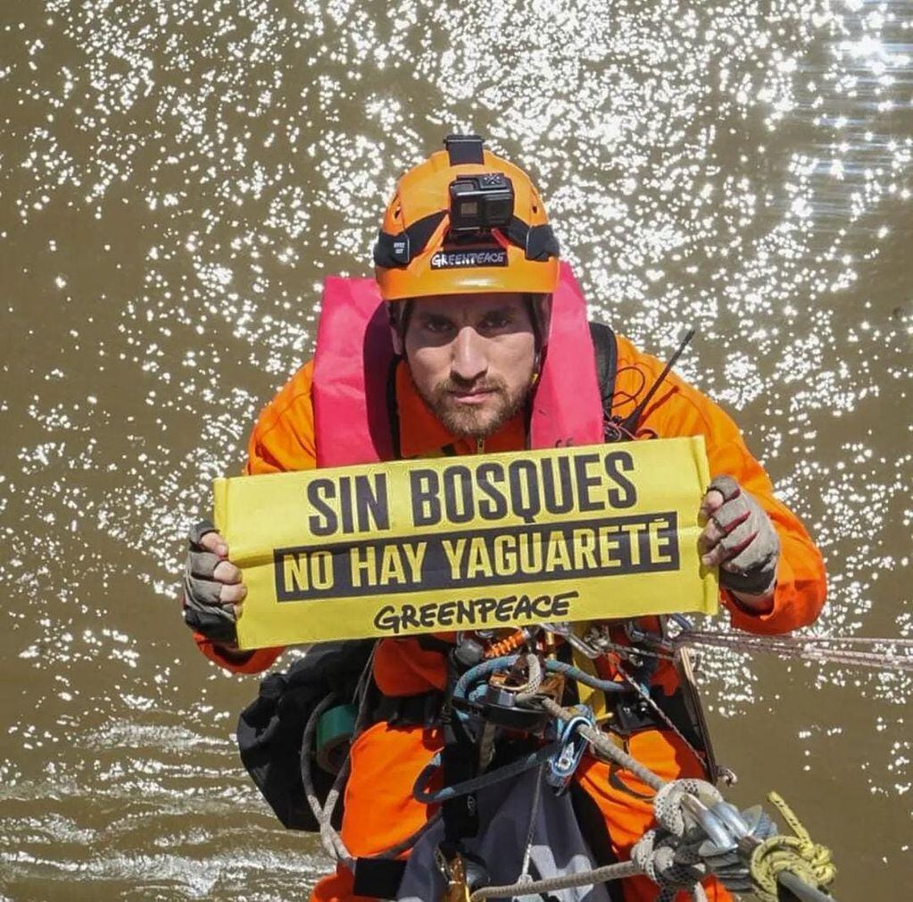 Activistas de Greenpeace protestan contra la deforestación en Chaco.