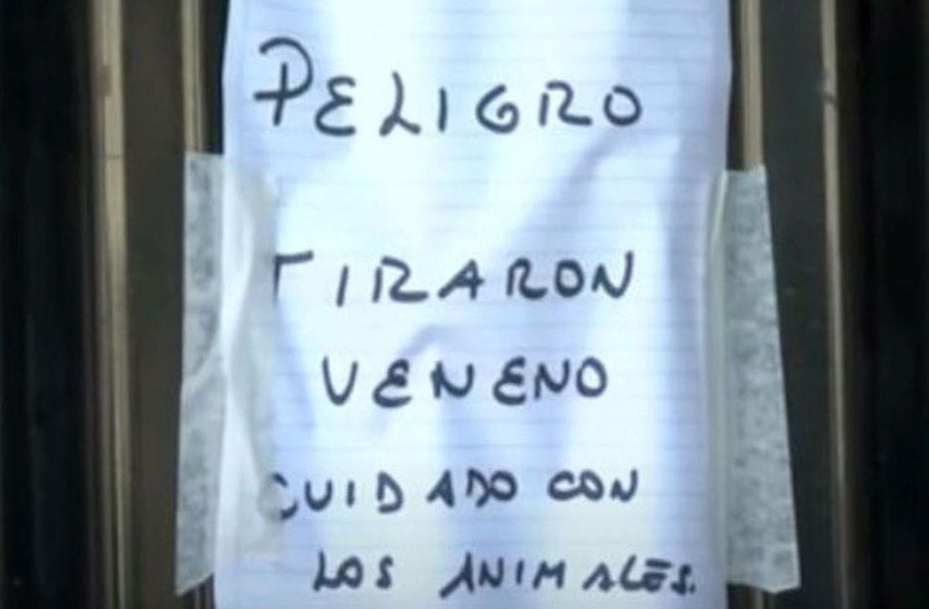 Los vecinos pusieron carteles para alertar