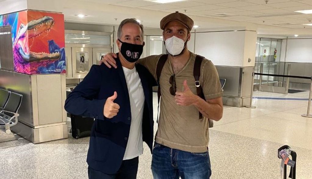 Gonzalo Higuaín llegó a Estados Unidos para firmar con Inter de Miami. (Twitter/@Jorge__Mas)