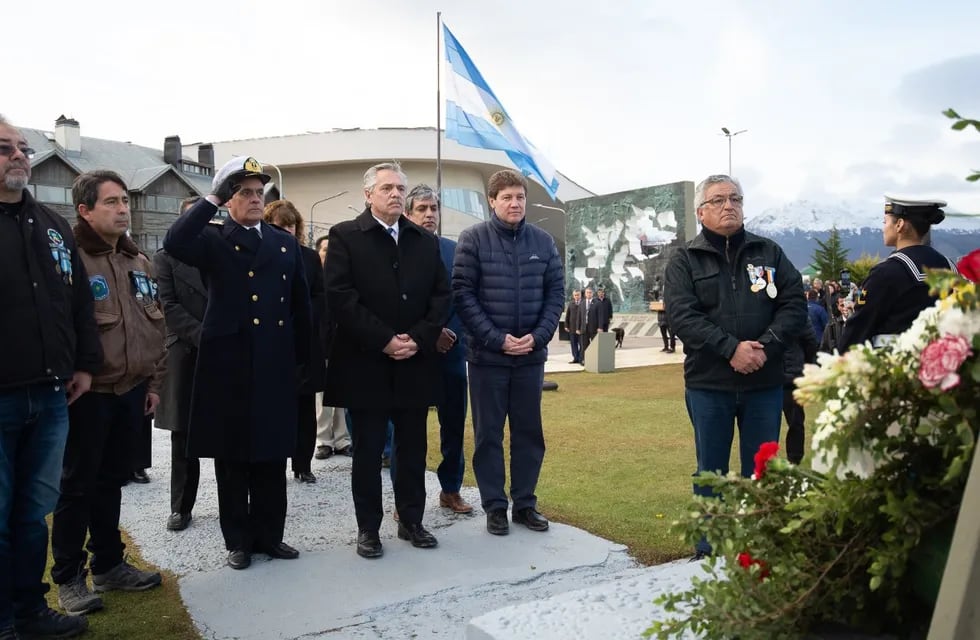 Visita del presidente de la Nación y Homenaje en Plaza "Islas Malvinas"