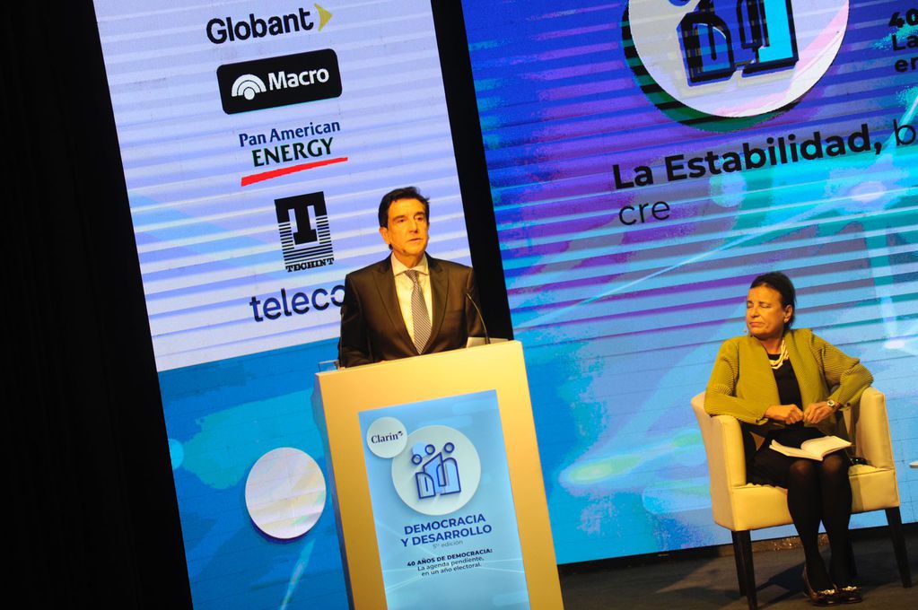 El economista Carlos Melconian en el evento Democracia y Desarrollo que organiza Clarín.