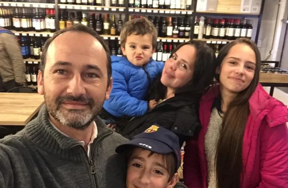 Bárbara Salcedo, Mauro Stefoni y sus hijos alojarán a cinco jóvenes. (Facebook)