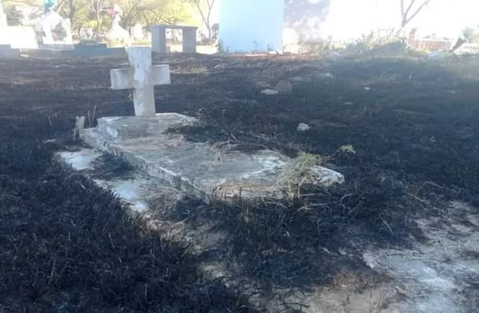 Incendio en cementerio de Corrientes.
