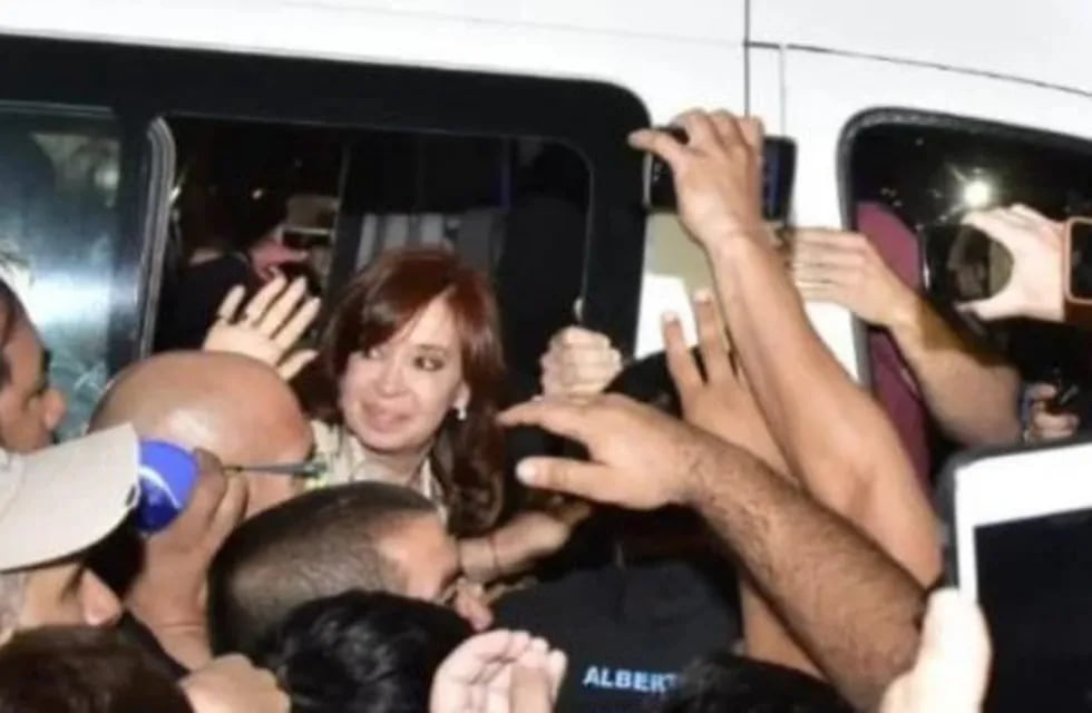 Cristina Kirchner a su llegada a Misiones donde este sábado, a las 18, presentará su libro \