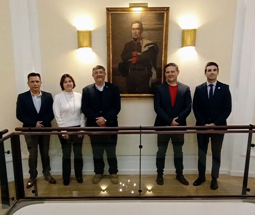 Gurrieri, Mealla y Llanos, en visita a la Embajada de la República Oriental del Uruguay, para oficializar la invitación a la Expojuy 2022.