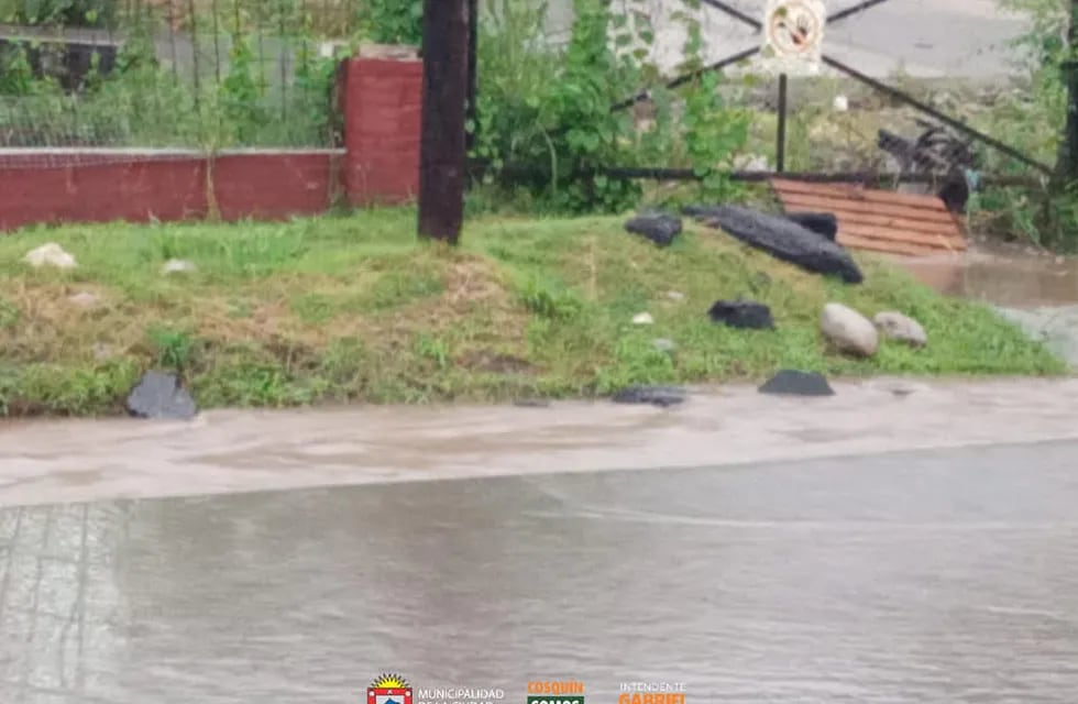 Temporal de agua, granizo y viento en la ciudad de Cosquín. (Foto: Facebook / Municipalidad de Cosquín Oficial).