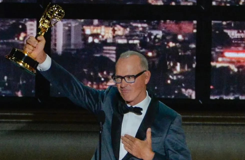 El actor de 70 años Michael Keaton ganó por primera vez un premio Emmy.