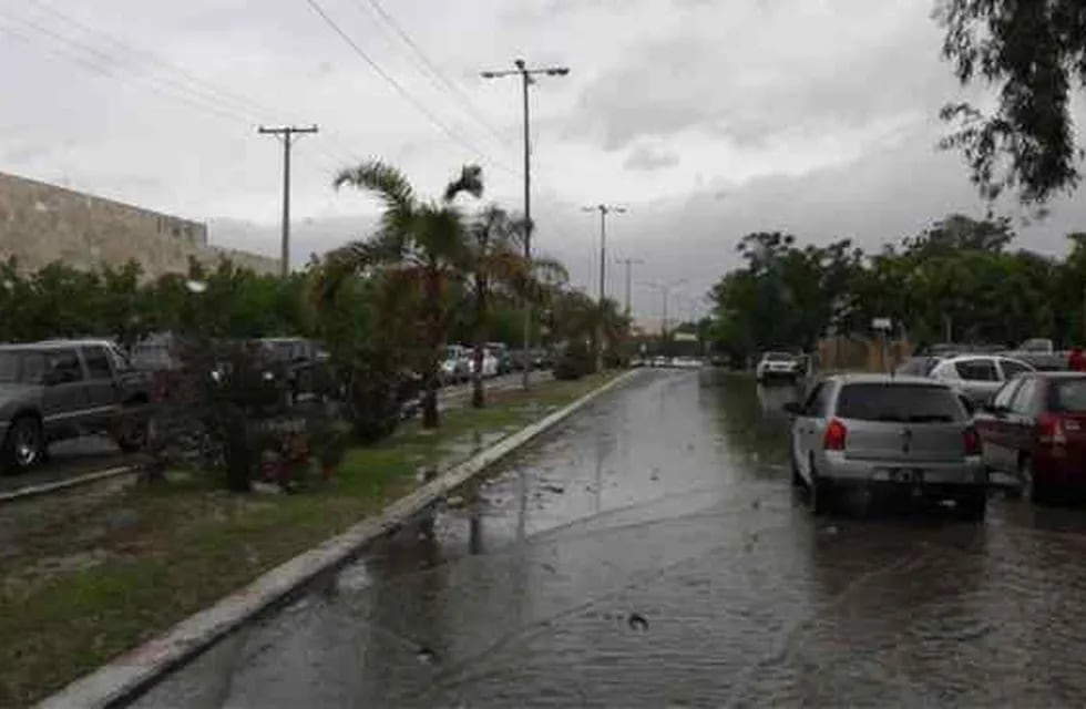 Rige un alerta por fuertes lluvias y caída de granizo en zonas productivas de San Juan.
.