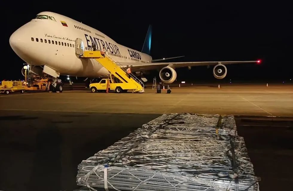 Continúa la causa por el Boeing 747 de Emtrasur que está varado en el Aeropuerto Internacional de Ezeiza y su tripulación retenida en el país. Foto: Los Andes.