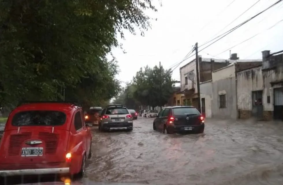 Calle inundada en Salta (Web)