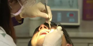 CONSULTA. En la provincia se detectan cada año unos 100 nuevos casos de cáncer bucal.