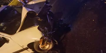 Automovilista chocó contra un poste en el Acceso Sur de Posadas