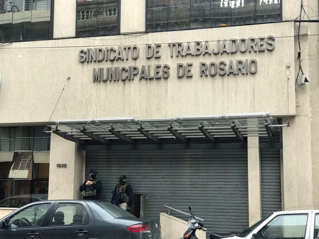 El allanamiento ocurrió en la sede el Sindicato de Trabajadores Municipales de Rosario en Entre Ríos al 1200. (@mauroyasprizza)