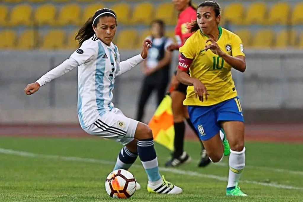 Stabile, la zurda de al Selección, quien le tocó marcar a Marta (Brasil)