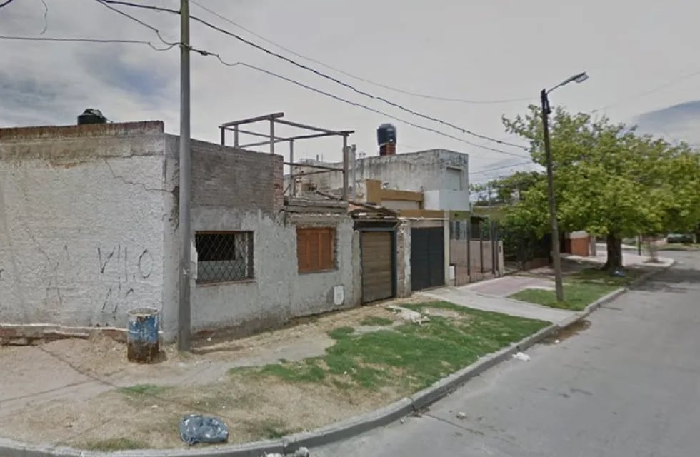 El chico fue hallado sin vida en la esquina de Miguel Gorman y Garzón Maceda, de Marechal, muy cerca de Villa Páez (Google Maps).