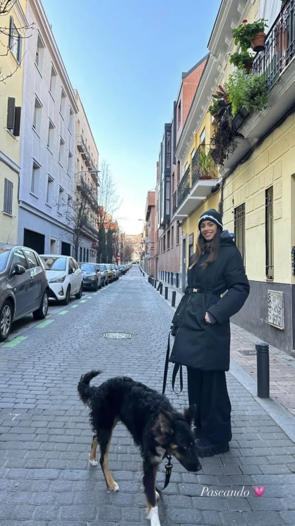 La foto que publicó Rodrigo de Paul de su paseo con Tini Stoessel por Madrid.