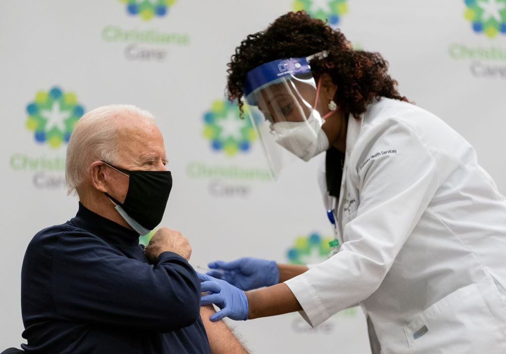 Joe Biden recibió la primera dosis de una vacuna contra el Covid-19.