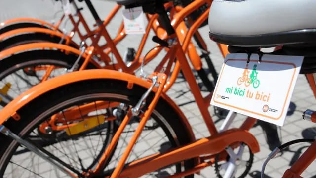Pablo Corsalini en sintonía con la bicicleta como medio de transporte ecológico en Pérez