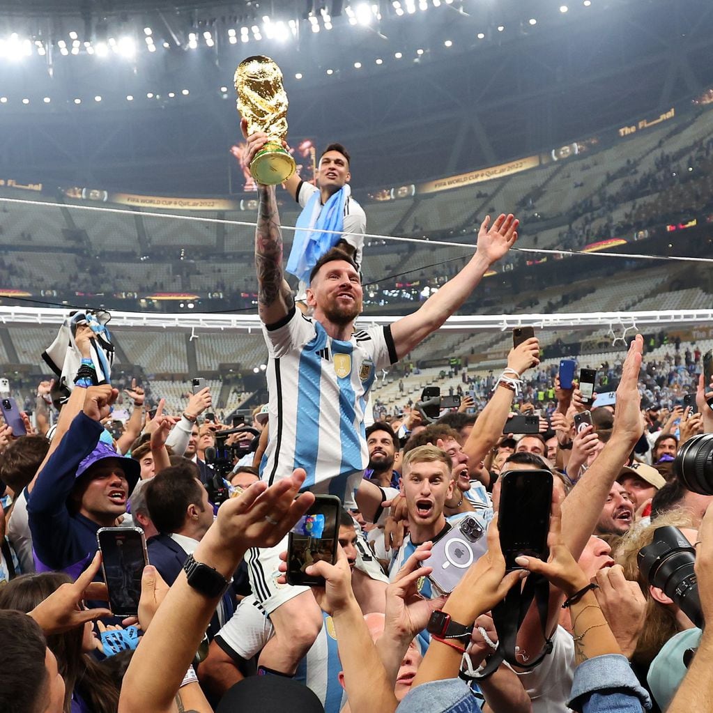 Lionel Messi y los festejos argentinos con la Copa del Mundo. 