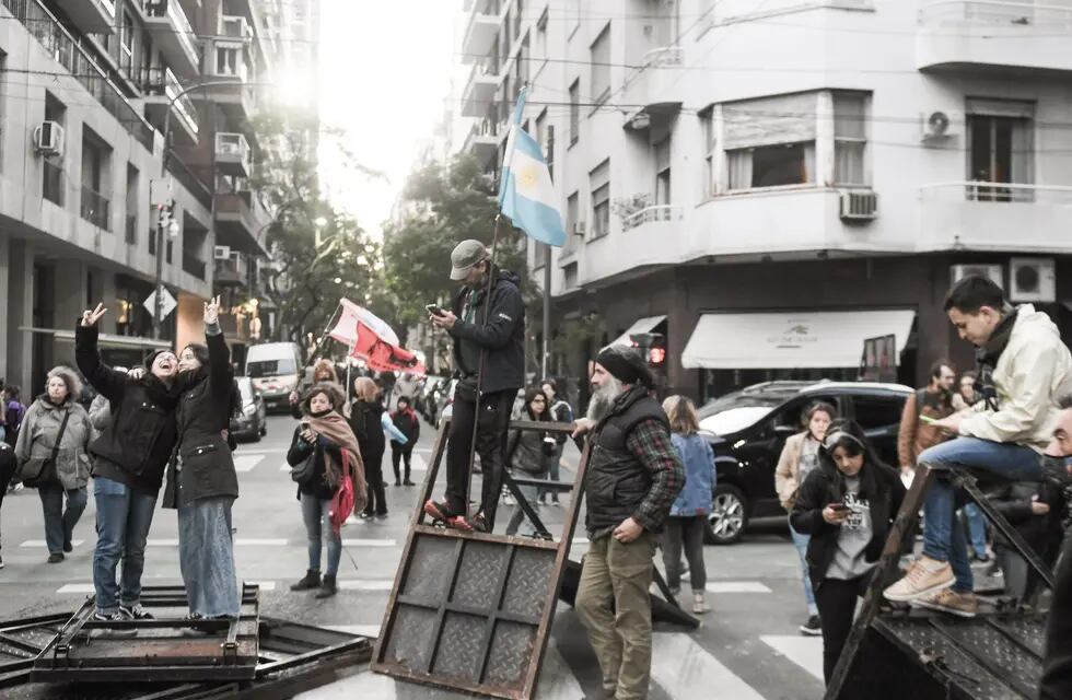 Los incidentes en la casa de Cristina Kirchner en Recoleta de este sábado. Foto: Federico López Claro.