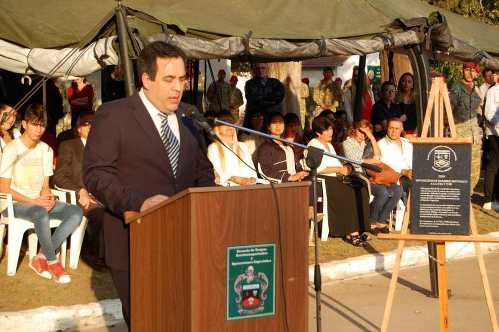 Diego Cáceres, hijo del Capitán post mortem del Ejército Argentino Héctor Cáceres, estuvo presente en la ceremonia y destacó el legado dejado por su progenitor a los nuevos Comandos.