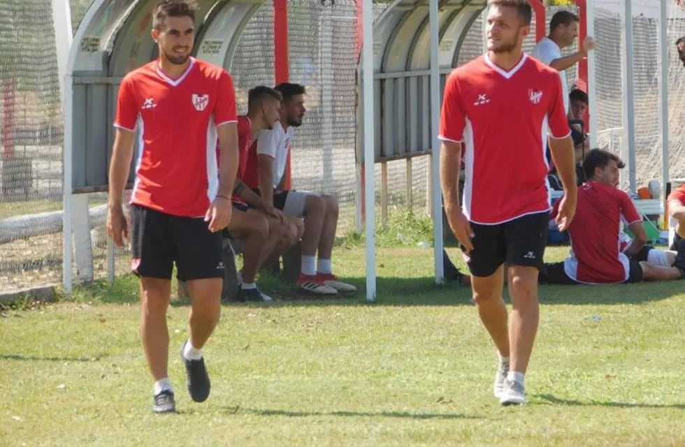 Matias Nizzo y el pampeano Hernández, quien reaparece en el lateral, estarán el domingo ante la Juve.