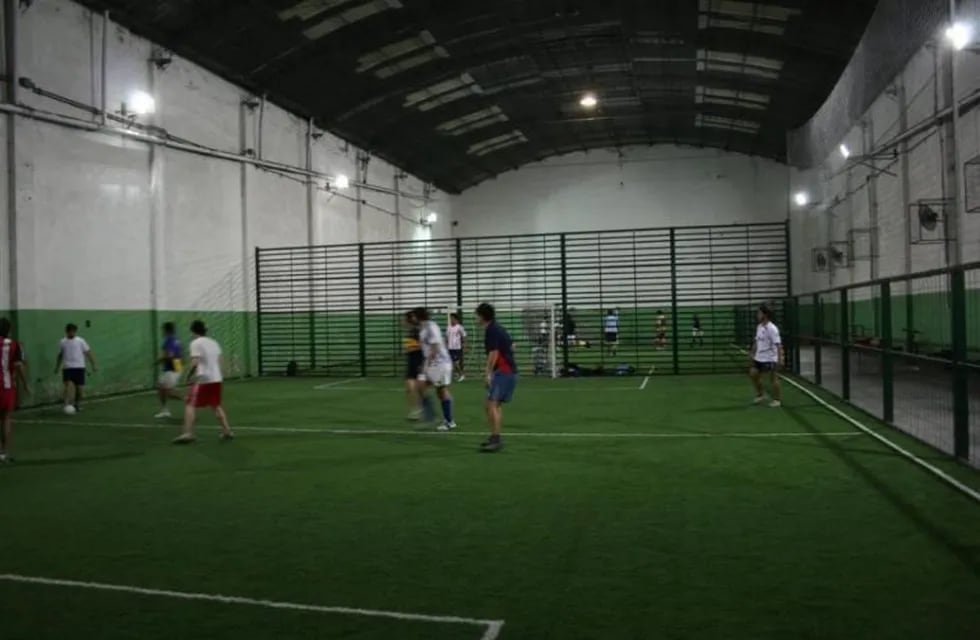 Tucumán: autorizan la práctica de fútbol 5, pero con modificaciones en su formato. (Web)