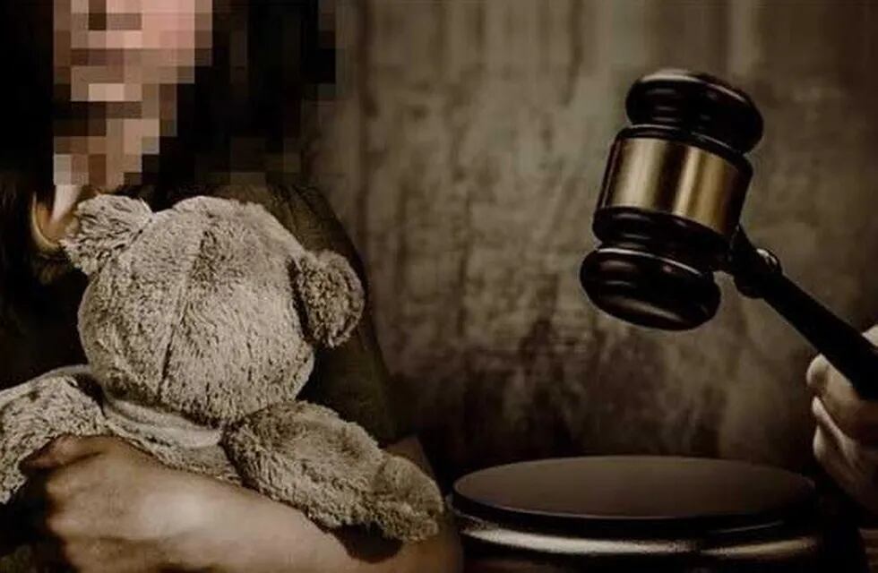Condenando a 9 años de prisión a un hombre por abusar sexualmente de su hijastra menor de edad.