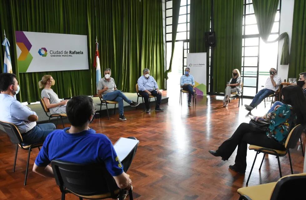 Reunión de Luis Castellano con los concejales sobre la situación epidemiológica de Rafaela.
