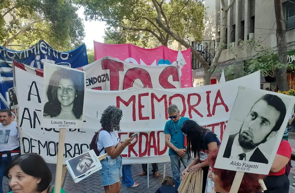Mendoza marcha por la Memoria, Verdad y Justicia a 47 años del golpe militar en Mendoza.
