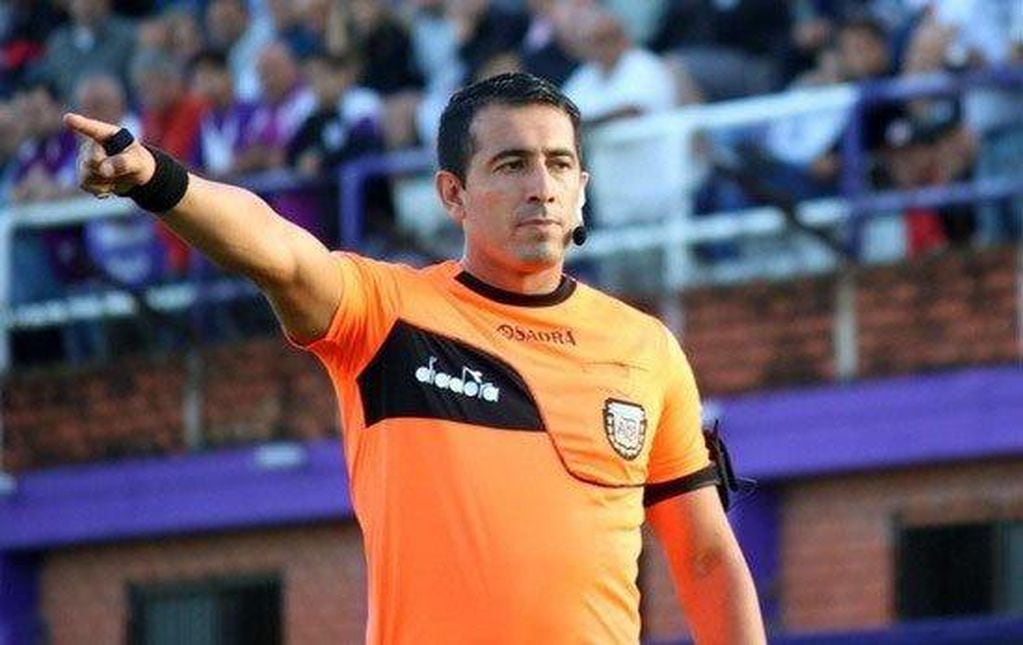 Luis Lobo Medina será el árbitro del duelo Chacarita-Instituto.