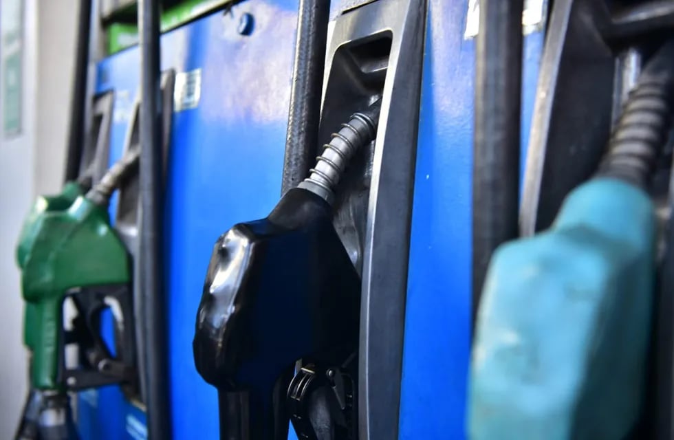 Nuevo precio de los combustibles. (José Gabriel Hernández / La Voz)