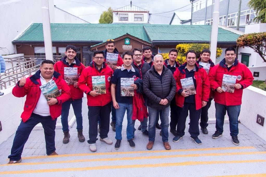 Ushuaia: entregan a bomberos la adjudicación para la construcción de viviendas