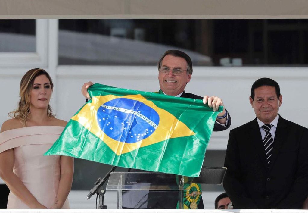 Hamilton Mourão, a la derecha de Jair Bolsonaro. 