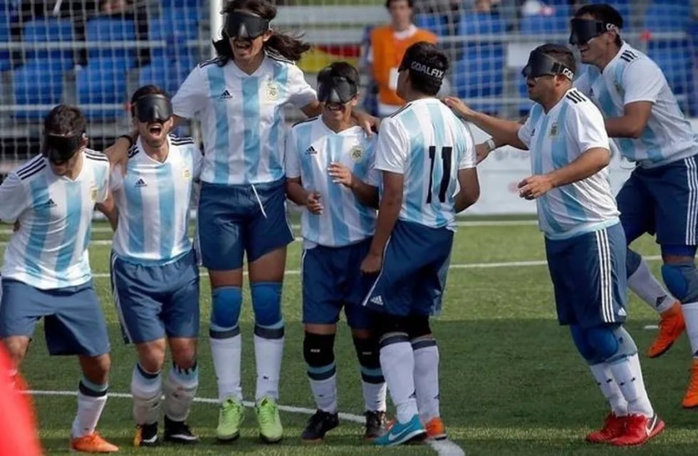 Con los cordobeses Lucas Rodríguez y Nicolás Véliz, la Selección argentina va por el título ante Brasil.