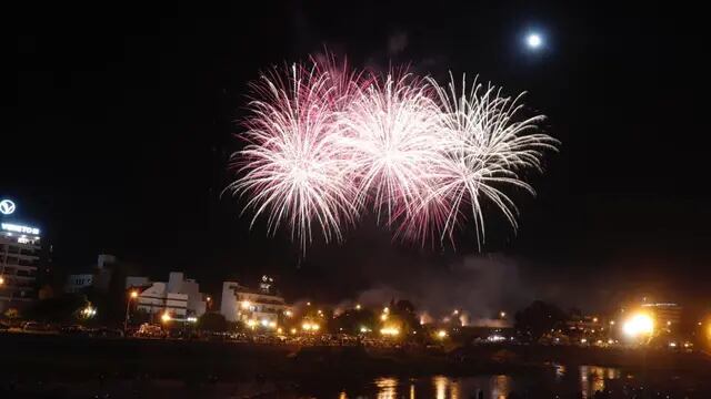 Carlos Paz recibió el 2021 con un gran "show de luces".