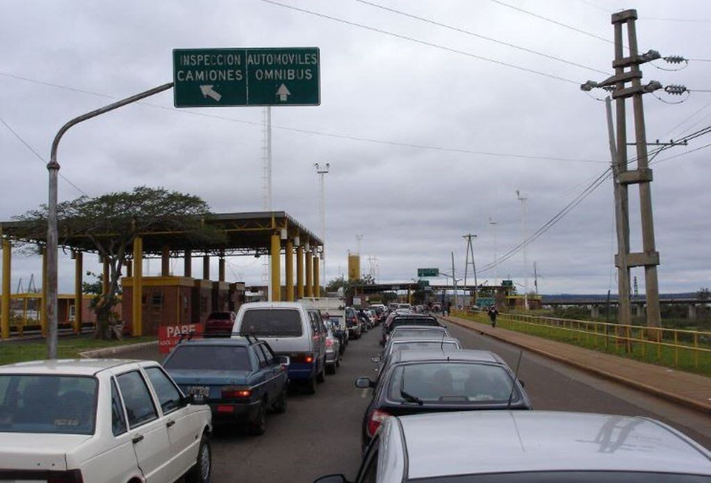 El puente Posadas-Encarnación cuando el comercio favorecía a Paraguay. (Vía País)