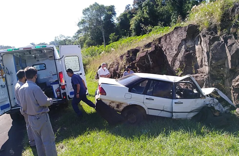 Caraguatay: automovilista se durmió y terminó chocando contra un paredón